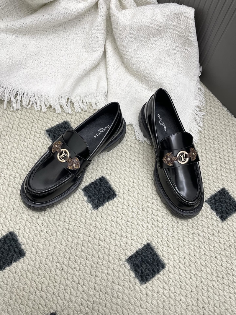 l0vis Vvtt0n loafers